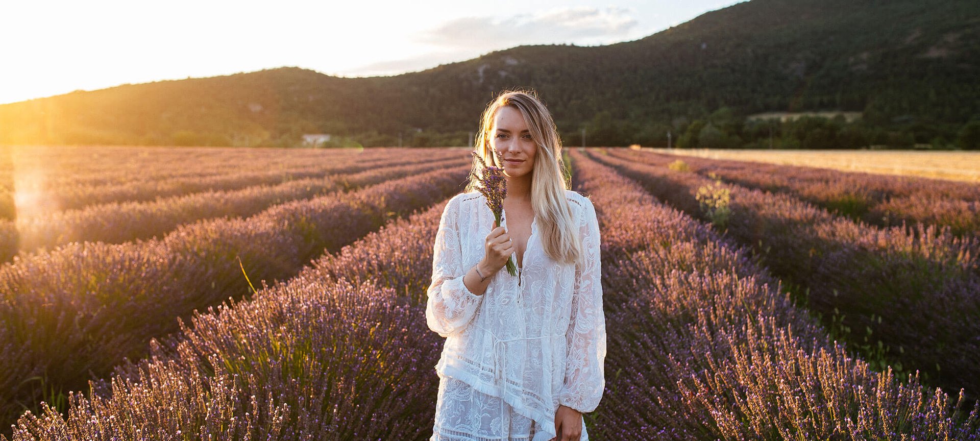 L’Oréal Paris es la primera marca de gran consumo cuyos envases de champús y acondicionadores serán 100% de plástico reciclado (excluyendo tapón y colorantes). 