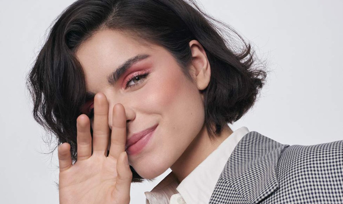 Que no se te escape ningún corte de pelo tipo bob con los productos de fijación de L’Oréal Paris.