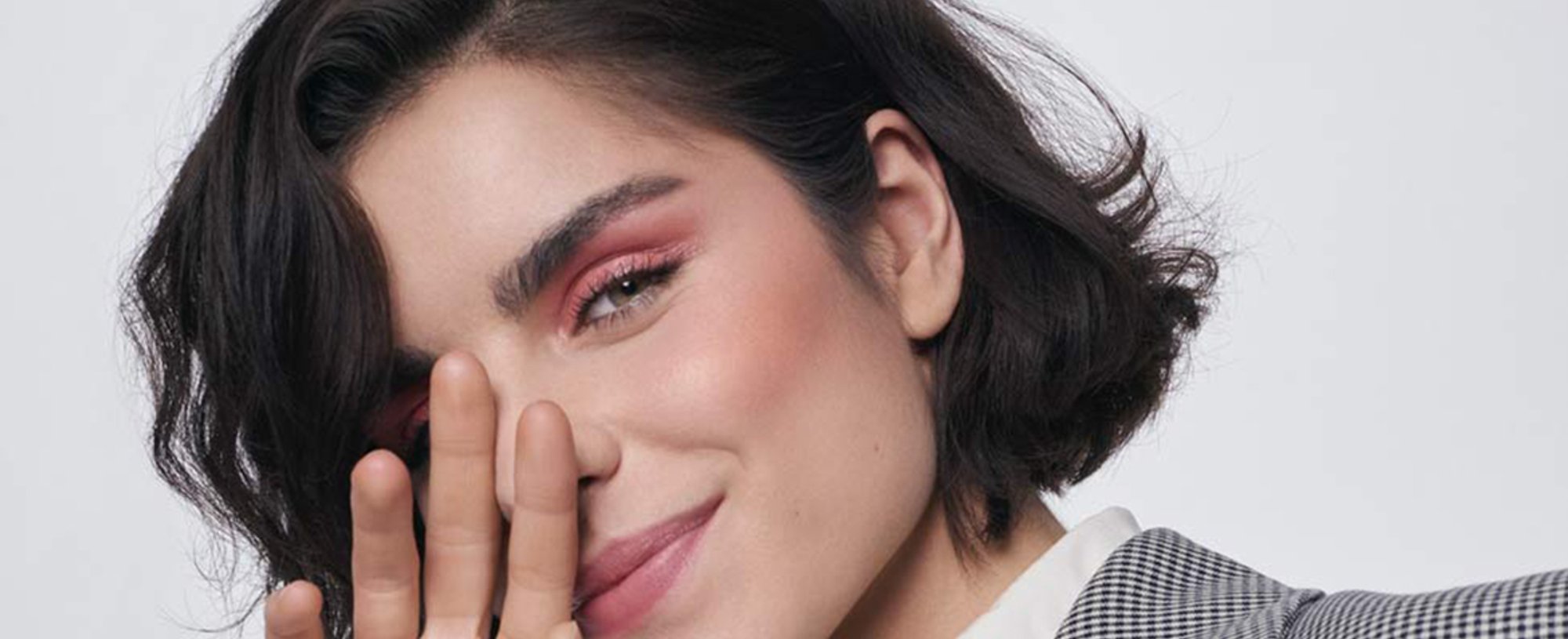 Que no se te escape ningún corte de pelo tipo bob con los productos de fijación de L’Oréal Paris.