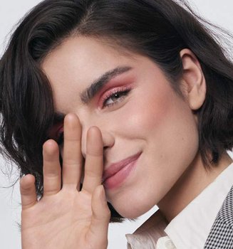 Que no se te escape ningún corte de pelo tipo bob con los productos de fijación de L’Oréal Paris.