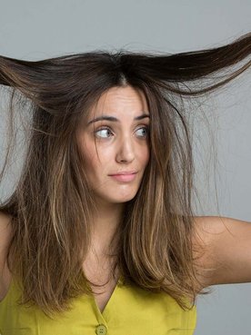 Cuida tu pelo seco con los productos de la gama Elvive Aceite Extraordinario de L’Oréal Paris y lo notarás más nutrido, brillante y fácil de controlar.