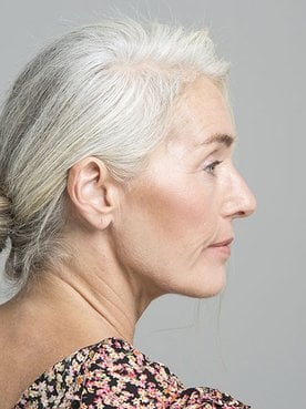 ¿Quieres cuidar tus canas porque has decidido llevarlas naturales? Pues confía en la gama Elvive Color Vive Violeta de L’Oréal Paris para lucirlas más bonitas que nunca.