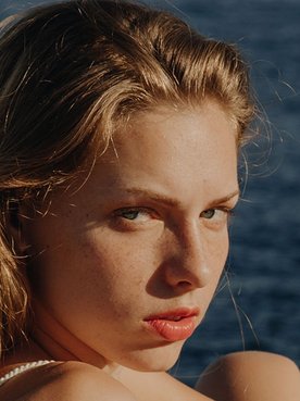 Cuida de tu pelo en verano como nunca con la ayuda de las mascarillas Elvive, pero también con el Aceite Extraordinario Universal y un nuevo gesto en tu rutina: Elvive Magic Water de L’Oréal Paris. ¡Tu cabello dejará de sufrir por fin!