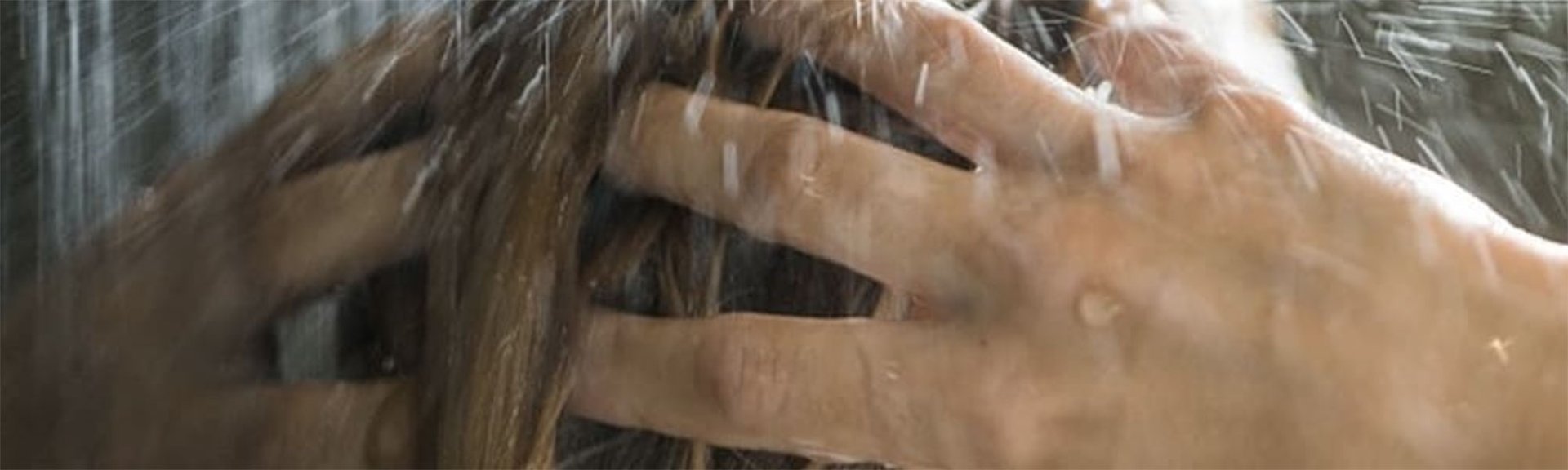 Comprueba por ti misma las diferencias entre el acondicionador y la mascarilla de la mano de las distintas gamas de cuidado capilar Elvive de L’Oréal Paris. Vas a alucinar con los beneficios que pueden aportarte ambos productos juntos y por separado.