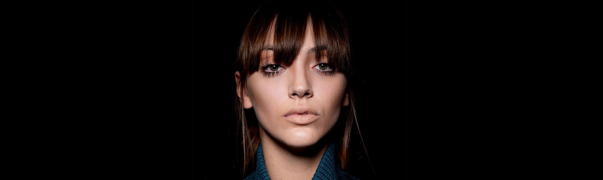 Con los productos de fijación de L’Oréal Paris tú tampoco te vas a querer perder los flequillos 2021. ¡Te están esperando!