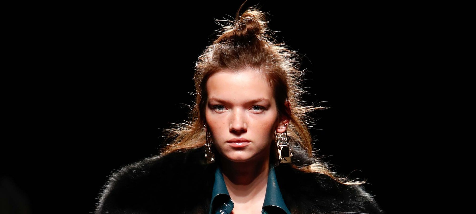 Suma a estas tendencias de peinados para otoño e invierno la fijación de L’Oréal Paris y el resultado será memorable.