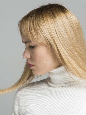 Para quitarte el amarillo del pelo necesitas una gama de productos capilares de confianza como Elvive Color-Vive Violeta de L’Oréal Paris.