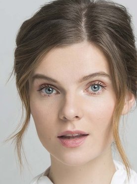 Los productos de fijación de L’Oréal Paris hacen que recoger el pelo corto sea muy fácil. ¡Compruébalo por ti misma!