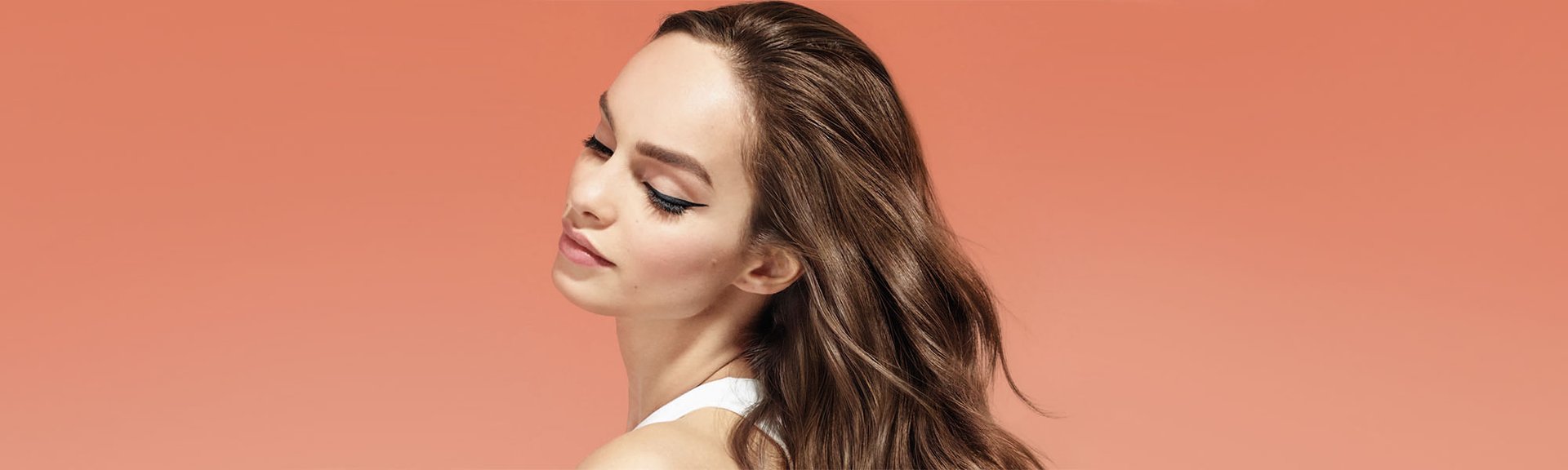 Descubre la tecnología lamelar y ríndete a sus beneficios de la mano de la última innovación capilar de L’Oréal Paris: el gesto Magic Water Elvive Dream Long. ¡Luma Grothe ya lo ha probado!