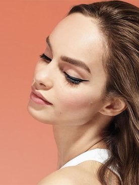 Descubre la tecnología lamelar y ríndete a sus beneficios de la mano de la última innovación capilar de L’Oréal Paris: el gesto Magic Water Elvive Dream Long. ¡Luma Grothe ya lo ha probado!