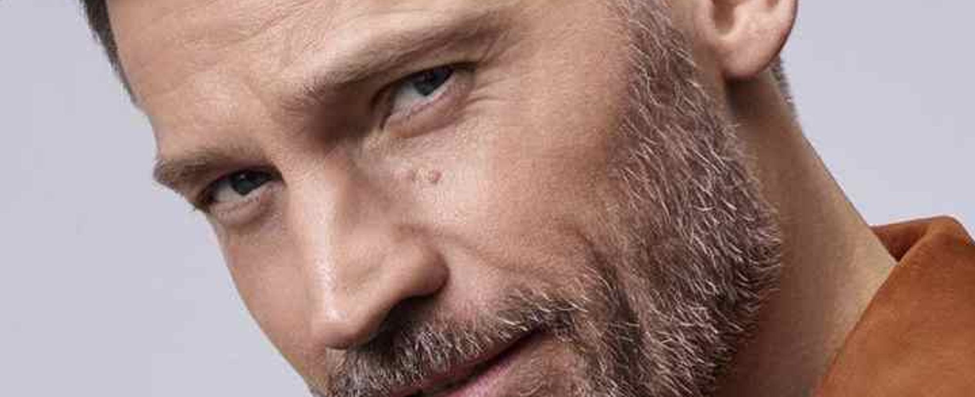 Por qué salen manchas en la cara en hombres y cómo evitar su aparición | L'Oréal Paris