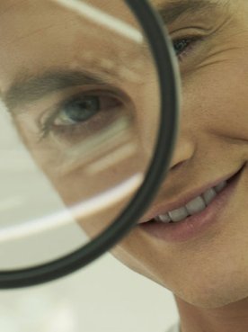 ¿Eres hombre y tienes puntos negros en la cara? Combátelos con la gama Pure Carbon de L’Oréal Men Expert.