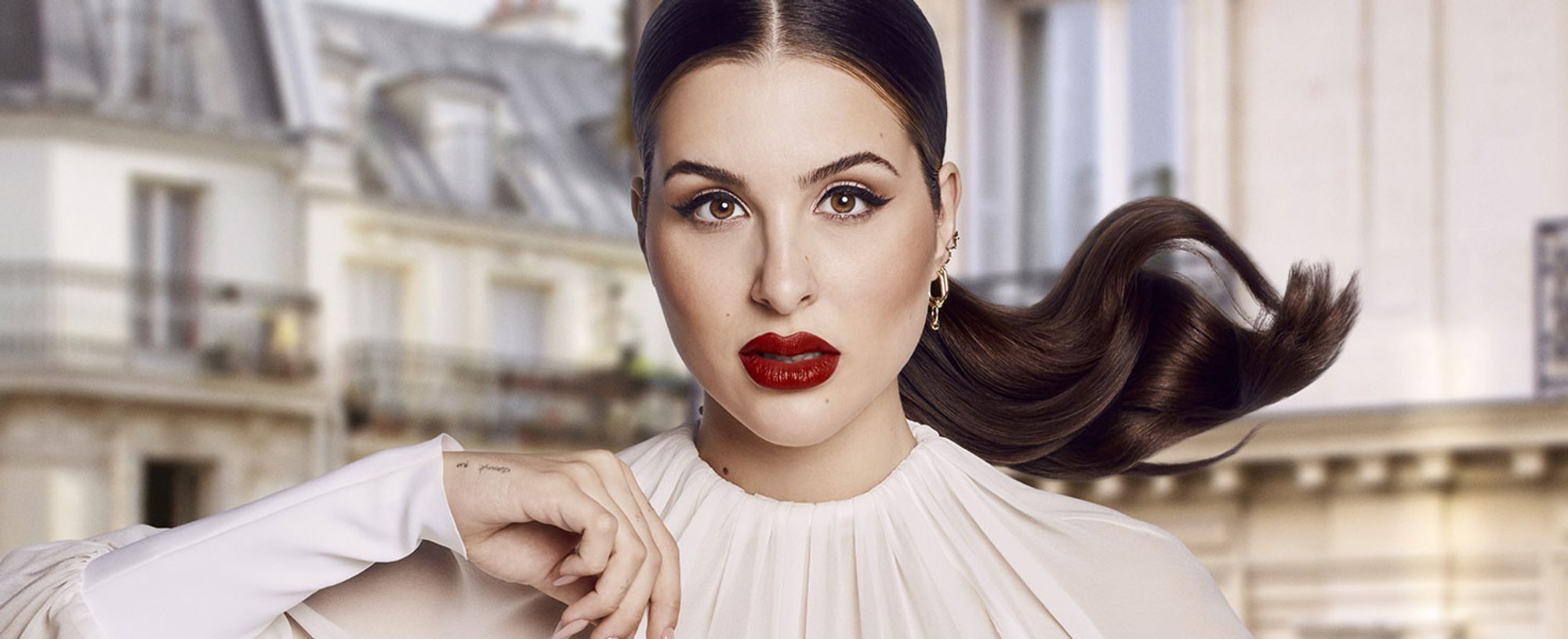 Descubre la colección “Porque tú lo vales” de Raquel Reitx. Una selección compuesta por los ocho productos makeup de L’Oréal Paris imprescindibles para la influencer.