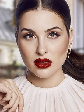 Descubre la colección “Porque tú lo vales” de Raquel Reitx. Una selección compuesta por los ocho productos makeup de L’Oréal Paris imprescindibles para la influencer.