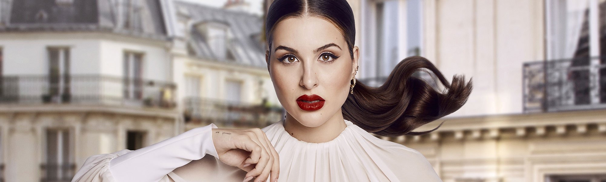 Descubre la colección “Porque tú lo vales” de Raquel Reitx. Una selección compuesta por los ocho productos makeup de L’Oréal Paris imprescindibles para la influencer.