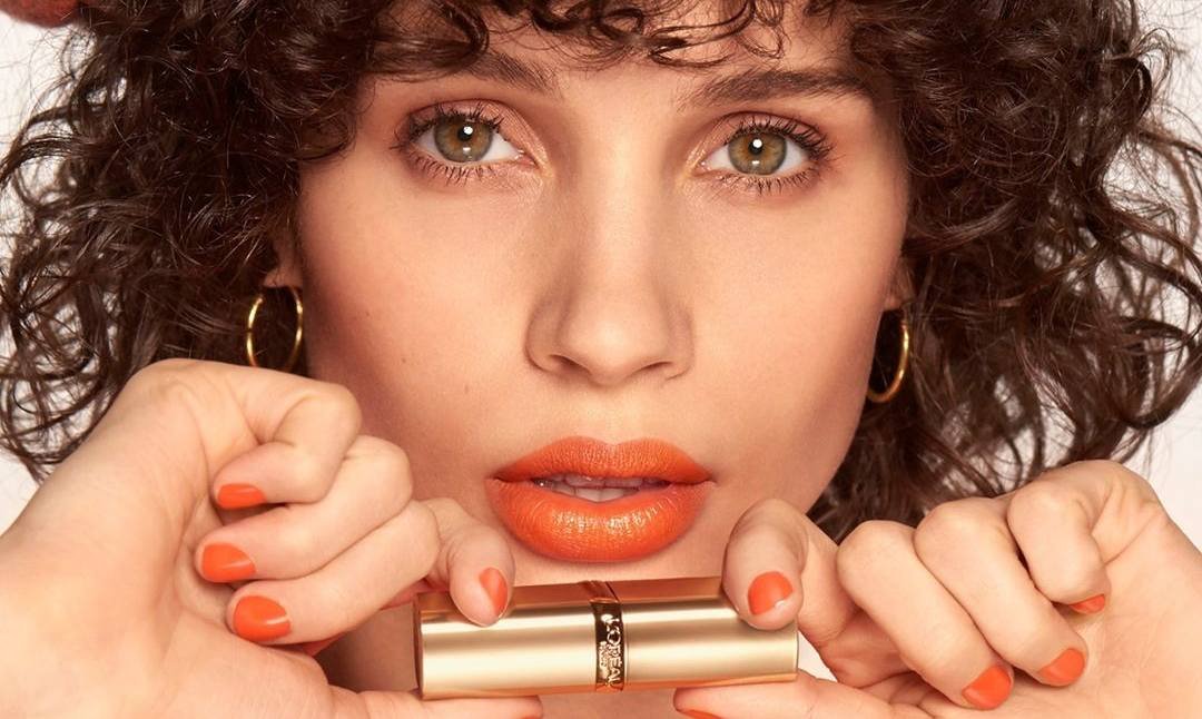 Cómo hacer un maquillaje en tonos coral paso a paso | L’Oréal Paris