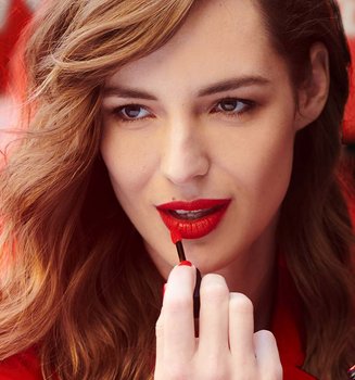 Celebramos el Día del Pintalabios animándote a descubrir los tonos que mejor te sientan de las gamas de pintalabios de L’Oréal Paris.