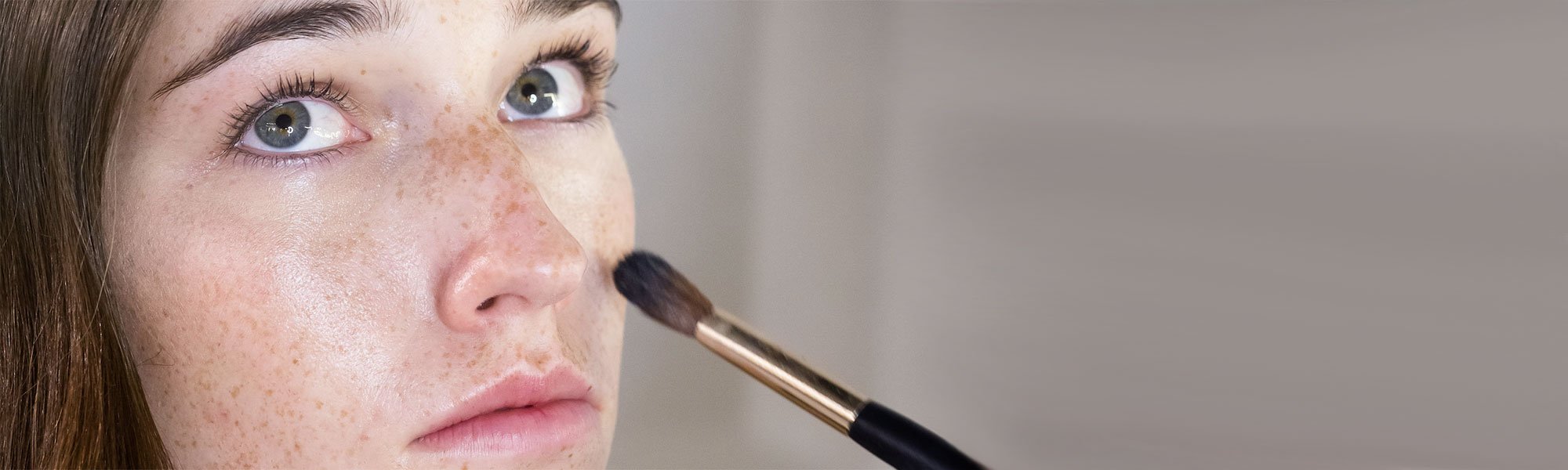 Dolphin Skin es la última tendencia de maquillaje para conseguir un efecto buena cara increíble. Alcánzalo con una rutina de cuidado previa muy completa y con los productos makeup más jugosos de L’Oréal Paris. ¡Da la bienvenida a la hidratación, a los gloss y a los iluminadores!