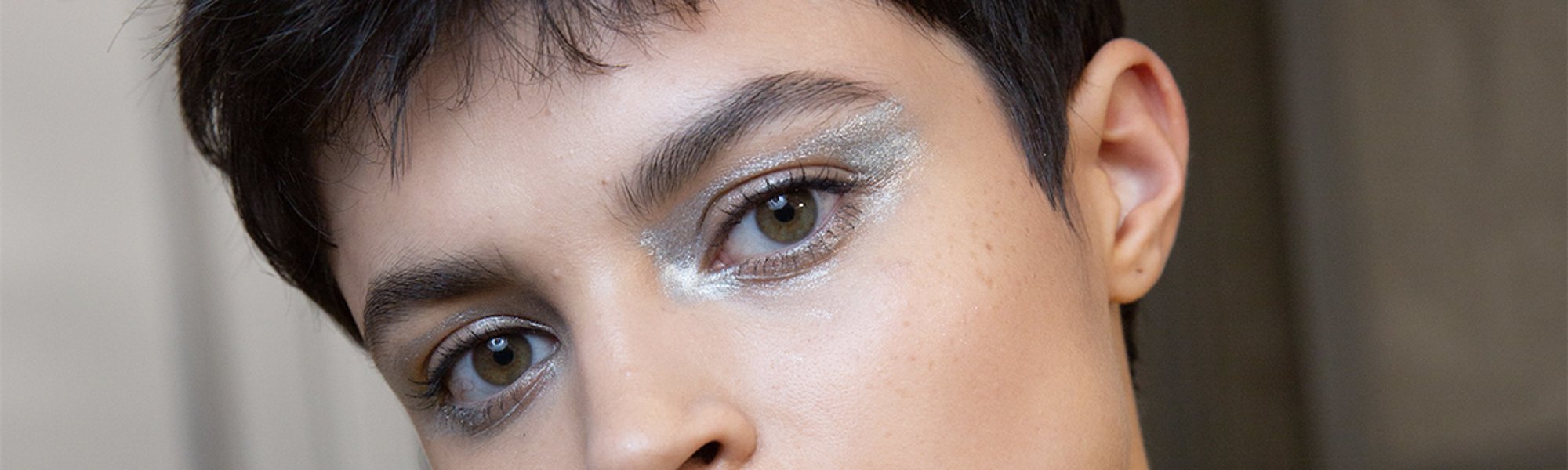 Atrévete con la técnica de maquillaje eyelighter de la mano de los productos makeup de L’Oréal Paris.