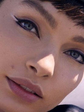 Súmate a la tendencia del eyeliner doble con los eyeliners de L’Oréal Paris. La línea de delineadores Perfect Slim (por su precision y su sencilla aplicación) será tu gran aliada para comenzar. ¡Disfuta de sus 5 colores!