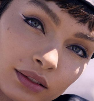Súmate a la tendencia del eyeliner doble con los eyeliners de L’Oréal Paris. La línea de delineadores Perfect Slim (por su precision y su sencilla aplicación) será tu gran aliada para comenzar. ¡Disfuta de sus 5 colores!