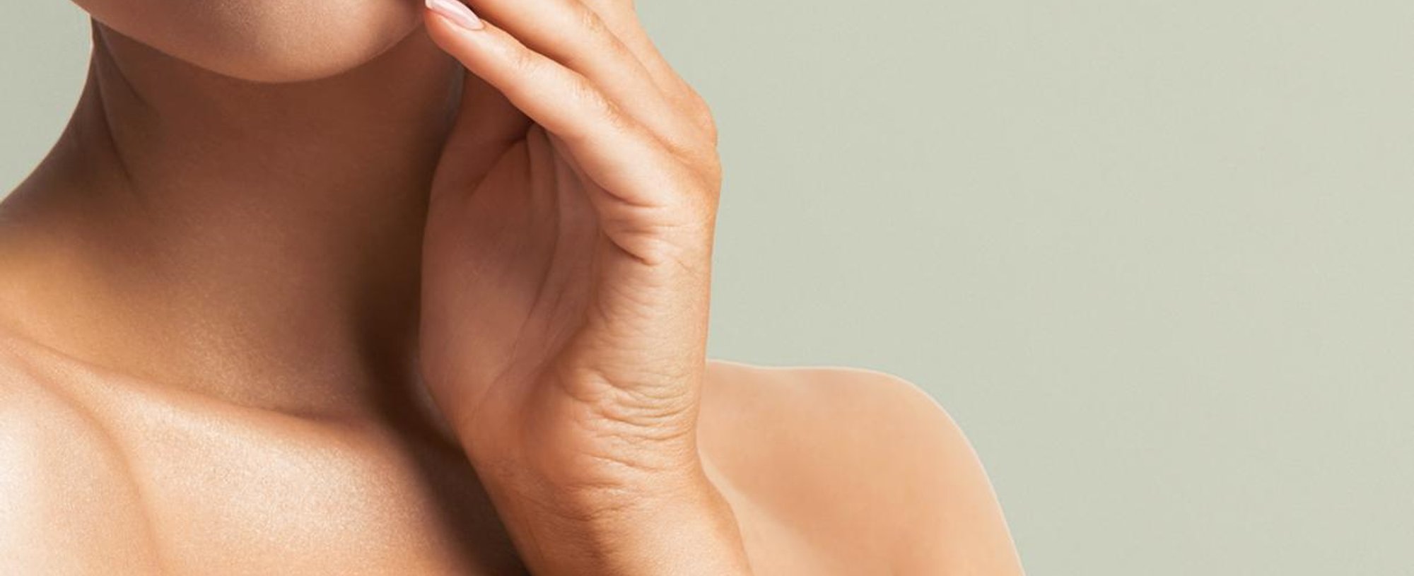 Los labios brillantes son perfectos para cualquier maquillaje de día o de noche, sobre todo si además de dar color hidratan y cuidan nuestros labios como Glow Paradise Balm de L'Oréal Paris.