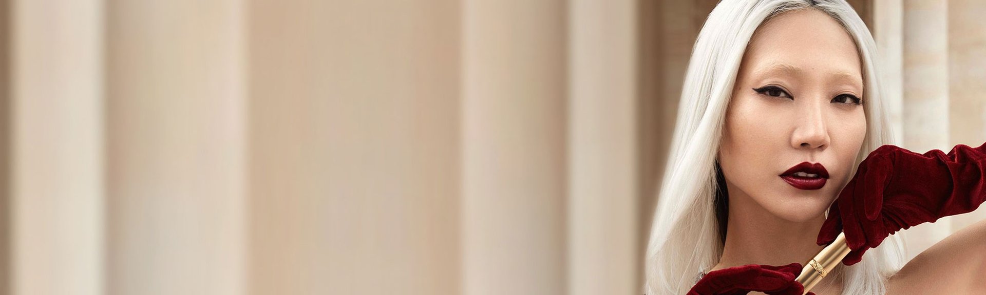 Viste tus labios de Navidad con los colores más de tendencia gracias a la gama Color Riche de L’Oréal Paris.