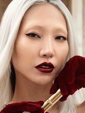 Viste tus labios de Navidad con los colores más de tendencia gracias a la gama Color Riche de L’Oréal Paris.