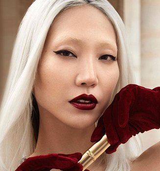 Viste tus labios de Navidad con los colores más de tendencia gracias a la gama Color Riche de L’Oréal Paris.