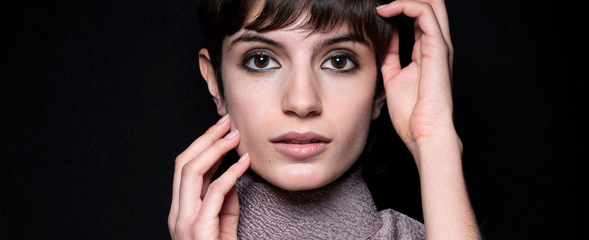 Descubre los trucos del maquillaje para ojos marrones y atrévete con las últimas tendencias de la mano de los productos de L’Oréal Paris.
