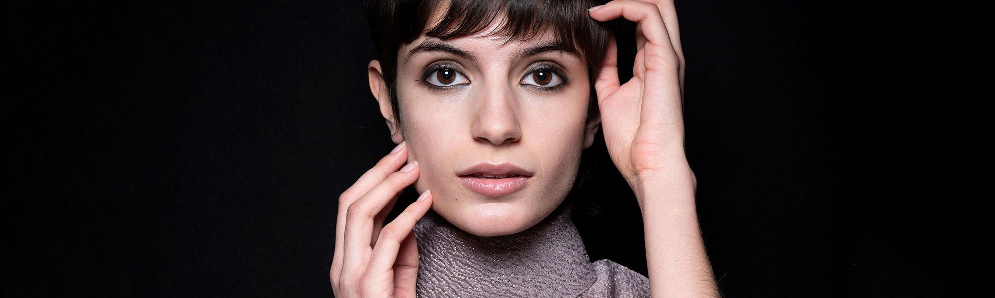 Descubre los trucos del maquillaje para ojos marrones y atrévete con las últimas tendencias de la mano de los productos de L’Oréal Paris.