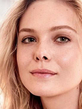 Elle Fanning es la protagonista de uno de nuestros looks de famosas favoritos. Y el secreto de su piel jugosa es la nueva Water Cream de L’Oréal Paris.