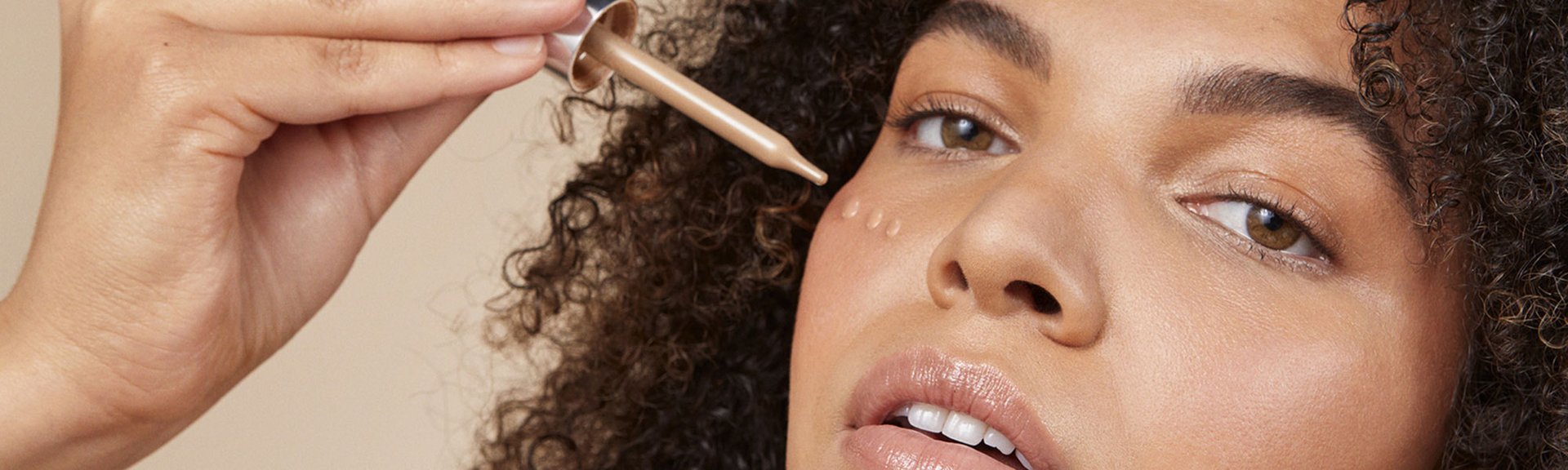 ¿Buscas un maquillaje con ácido hialurónico? Te presentamos el nuevo Sérum con Color Accord Parfait de L’Oréal Paris; un producto multifunción que te ofrecerá cuidado y cobertura modulable a tu gusto. 