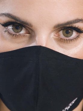 Descubre los trucos para llevar maquillaje con mascarilla y los productos que mejor se adaptan a él de L’Oréal Paris.