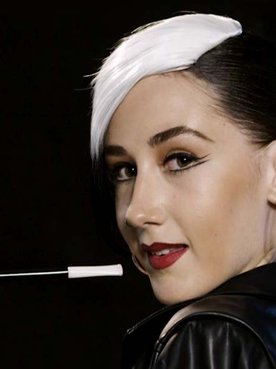 Hazte un maquillaje Cruella de Vil con los productos makeup de L’Oréal Paris y desde ya te decimos que la máscara de pestañas Air Volume no puede faltar. ¿Has visto a Judith Jaso? ¡Pues a ver si consigues copiarla!