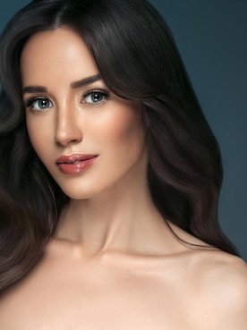 Consigue el maquillaje efecto mojado que más se lleva con estos pasos y con los productos de maquillaje de L’Oréal Paris.