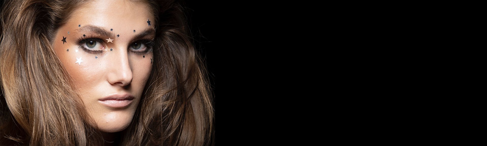 Sorprende con tus maquillajes de nochebuena gracias a los productos de maquillaje de L’Oréal Paris.