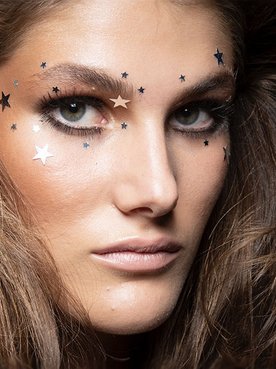 Sorprende con tus maquillajes de nochebuena gracias a los productos de maquillaje de L’Oréal Paris.