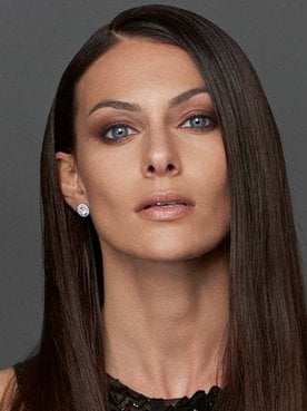 Domina la técnica de los ojos ahumados con los lápices y sombras de L’Oréal Paris.