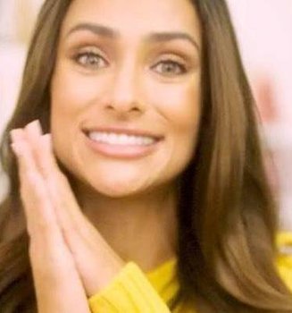 Qué tonos utilizar para un maquillaje con vestido amarillo | L'Oréal Paris