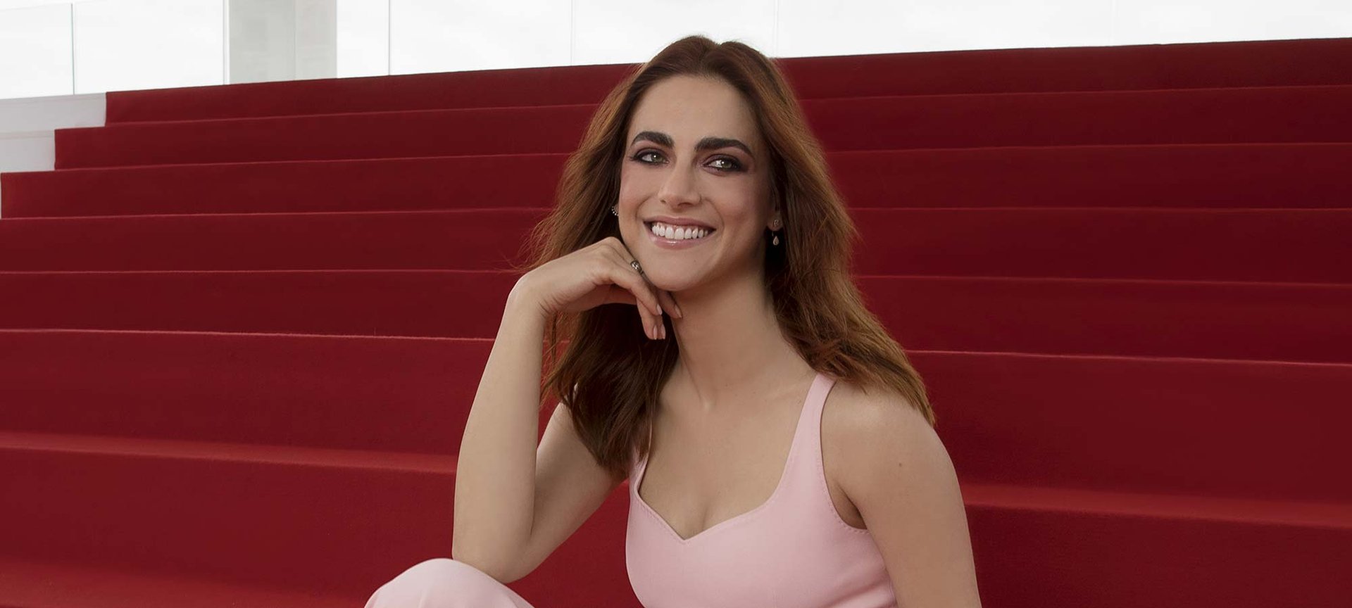 Encuentra tu pintalabios color natural ideal entre las gamas de pintalabios de L’Oréal Paris y luce unos labios tan bonitos como los de las famosas.