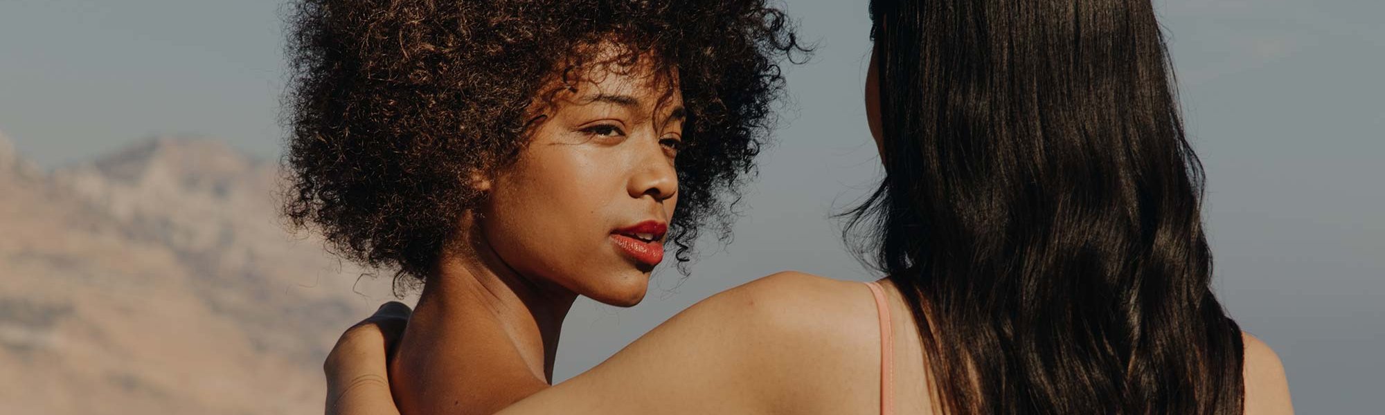Descubre los colores de labios del Verano 2020 de la mano de las gamas Rouge Signature y Brilliant Signature de L’Oréal Paris.