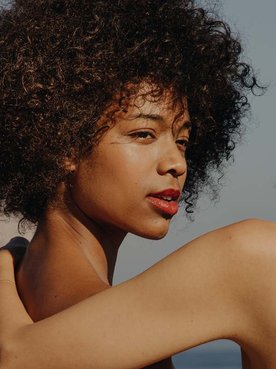 Descubre los colores de labios del Verano 2020 de la mano de las gamas Rouge Signature y Brilliant Signature de L’Oréal Paris.