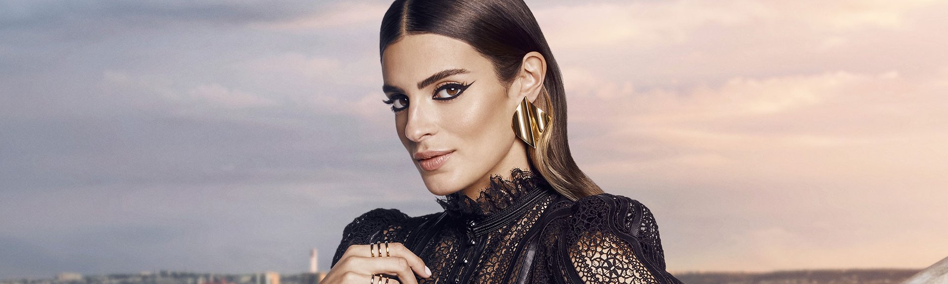 No hay mejor herramienta para saber cómo hacerte la raya del ojo que los eyeliners Perfect Slim de L’Oréal Paris. ¡Mira qué bonito le queda el delineado a Susana Molina!