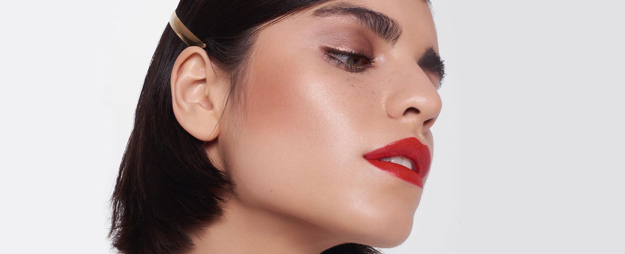Cómo usar los polvos para sellar maquillaje | L’Oréal Paris