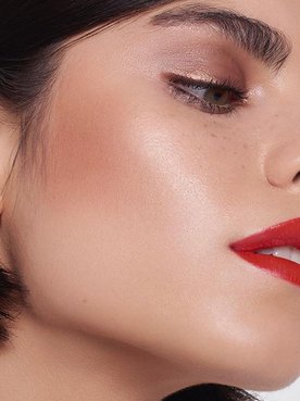 Cómo usar los polvos para sellar maquillaje | L’Oréal Paris