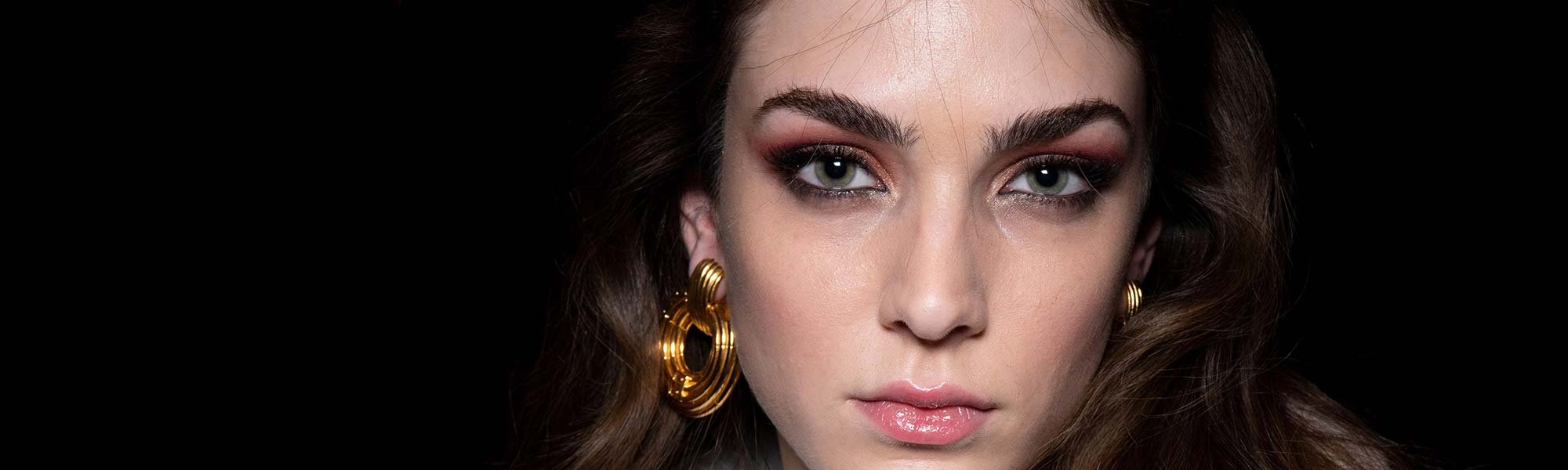 La paleta Eye Go Wild de L’Oréal Paris incluye 16 sombras de ojos fáciles de aplicar en tonos cálidos. 