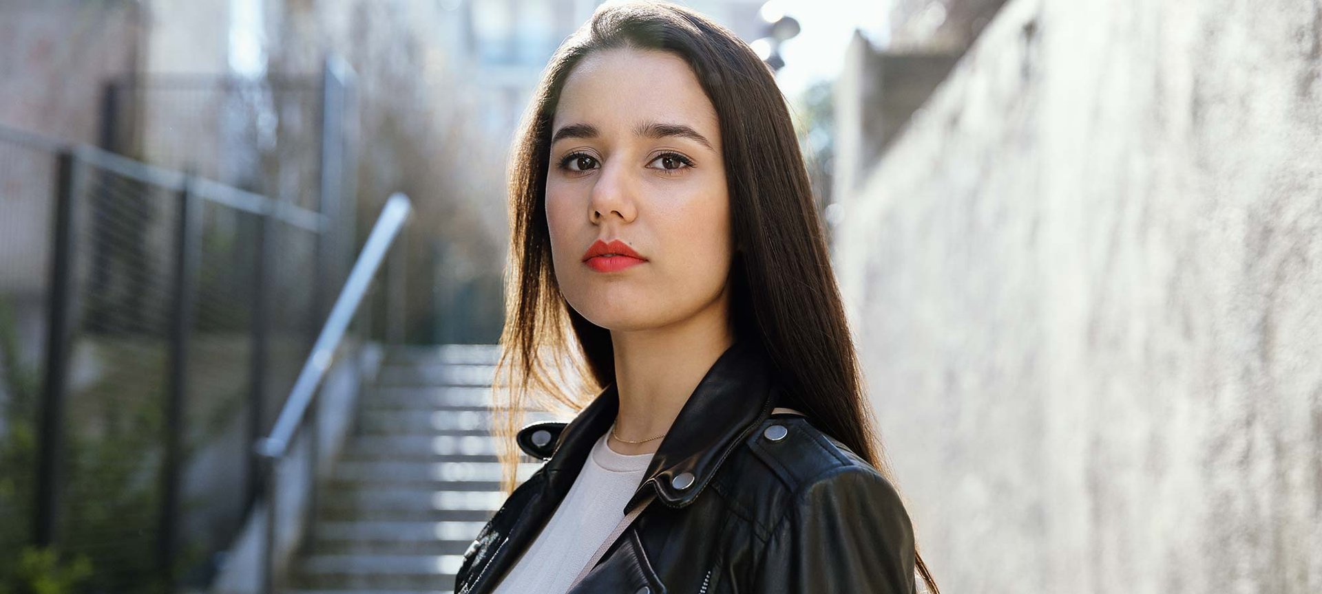 L’Oréal Paris muestra su rechazo al acoso callejero con la iniciativa Stand Up. Un programa de formación a nivel global que tiene como objetivo poner fin a este problema social.