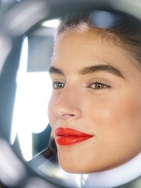 En los maquillajes Fashion Week de esta última edición de septiembre 2020 han predominado las pieles jugosas e hidratadas. Recréalas con los productos de L’Oréal Paris.
