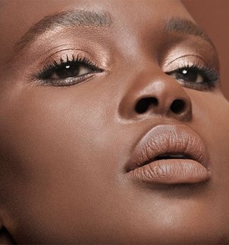 Los labios color nude son una de las tendencias de maquillaje del momento. Hazla realidad con las distintas gamas de labiales de L’Oréal Paris.